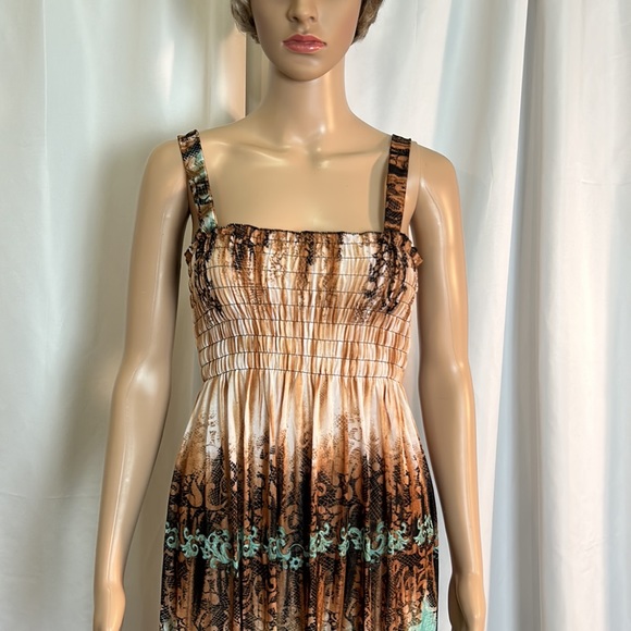 Sleeveless extra large, gorgeous dress by romantic sini has multi colors - Picture 2 of 11